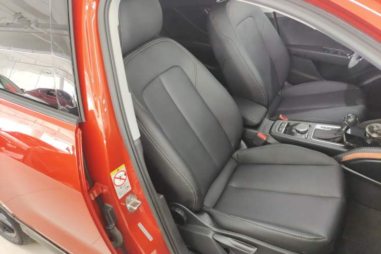 Used Audi Q2L 2018 35 TFSI Launch Exclusive Edition China VI Right Front Seat