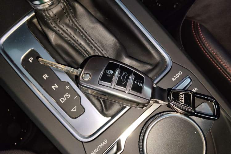 Used Audi Q2L 2018 35 TFSI Fashion Dynamic Version China V Emission Standard Vehicle Key