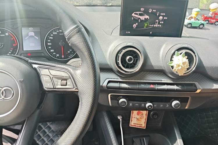 Used Audi Q2L 2020 35 TFSI Fashionable and Elegant Model Audio And AC Panel