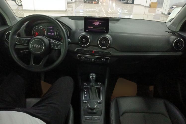 Used Audi Q2L 2020 35 TFSI Fashion Dynamic Model Center Console