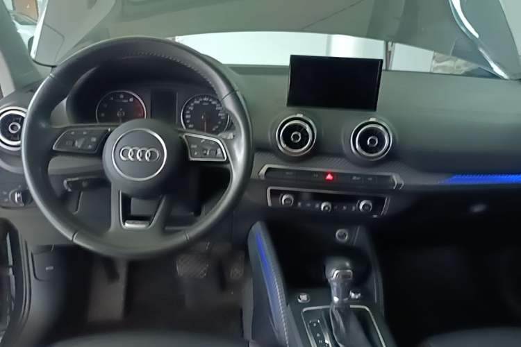 Used Audi Q2L 2020 35 TFSI Fashion Dynamic Model Center Console