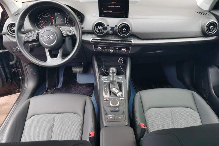 Used Audi Q2L 2020 35 TFSI Fashionable and Elegant Model Center Console