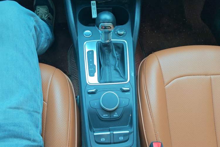 Used Audi Q2L 2020 35 TFSI Fashion Dynamic Model Gear Lever
