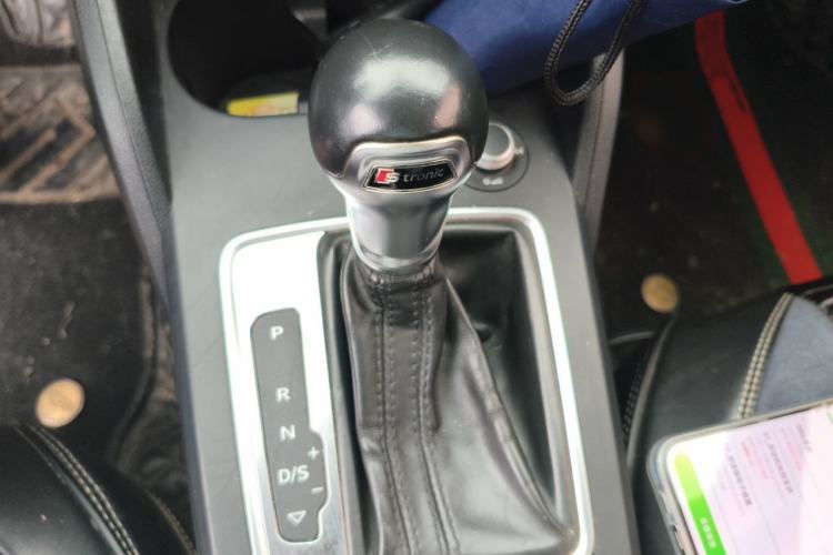 Used Audi Q2L 2020 35 TFSI Ambition Dynamic Edition Gear Lever