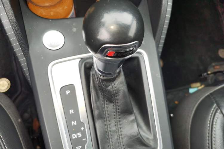 Used Audi Q2L 2020 35 TFSI Fashion Dynamic Model Gear Lever