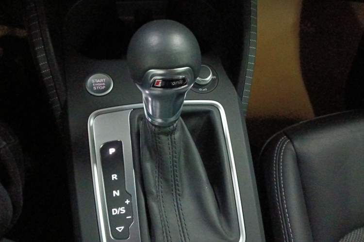 Used Audi Q2L 2020 35 TFSI Fashion Dynamic Model Gear Lever