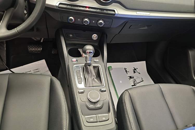 Used Audi Q2L 2020 35 TFSI Ambition Dynamic Edition Gear Lever