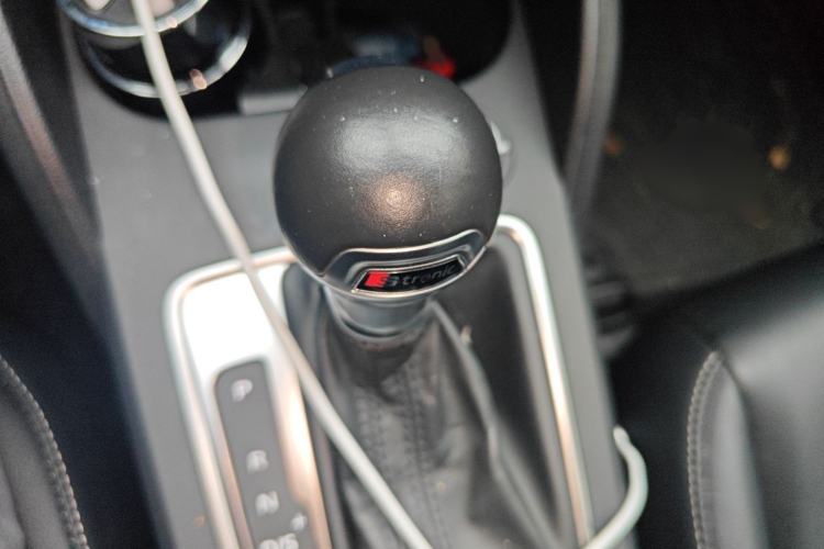 Used Audi Q2L 2020 35 TFSI Ambition Dynamic Edition Gear Lever