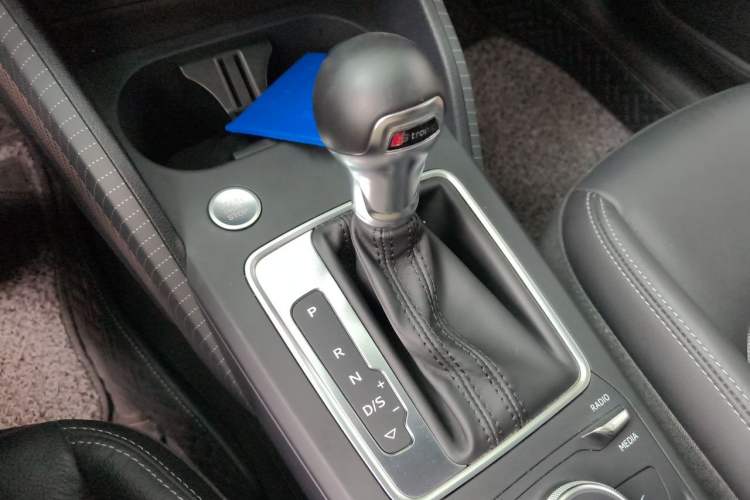 Used Audi Q2L 2020 35 TFSI Fashion Dynamic Model Gear Lever