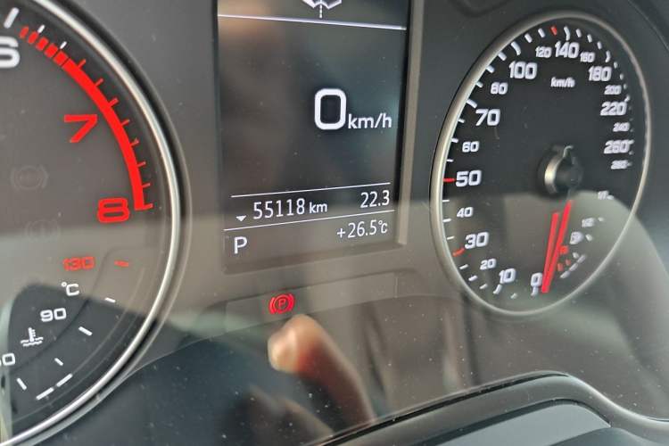Used Audi Q2L 2020 35 TFSI Fashionable and Elegant Model Odometer Close Up