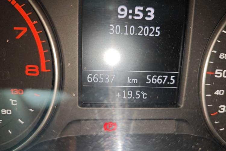 Used Audi Q2L 2020 35 TFSI Ambition Dynamic Edition Odometer Close Up