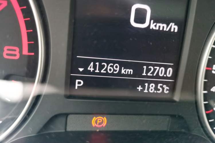 Used Audi Q2L 2020 35 TFSI Fashionable and Elegant Model Odometer Close Up
