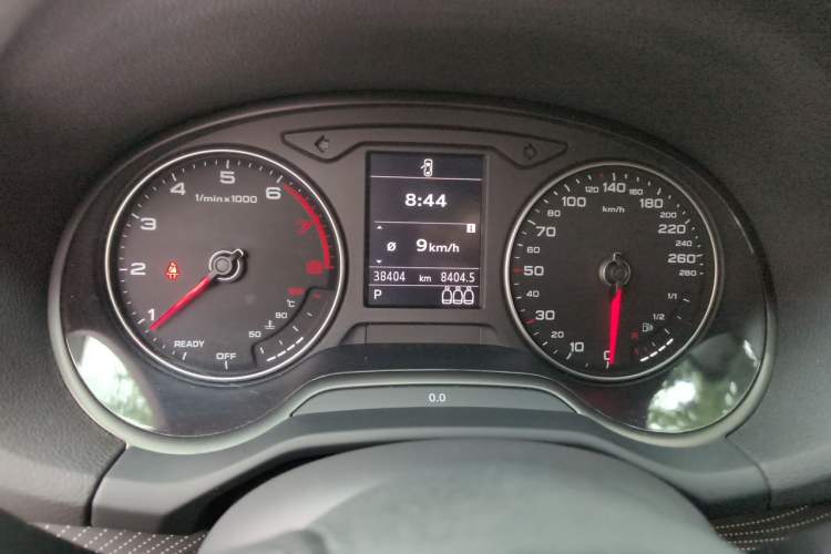 Used Audi Q2L 2020 35 TFSI Fashion Dynamic Model Odometer Close Up