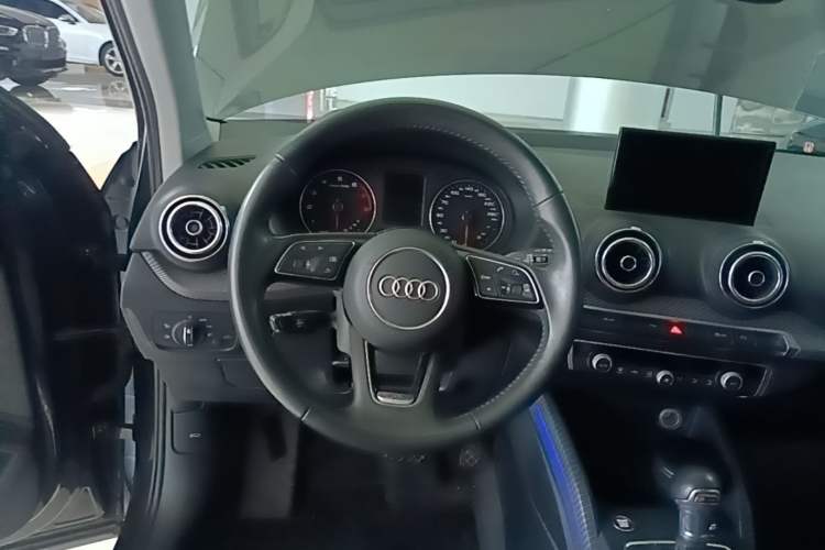Used Audi Q2L 2020 35 TFSI Fashion Dynamic Model Steering Wheel