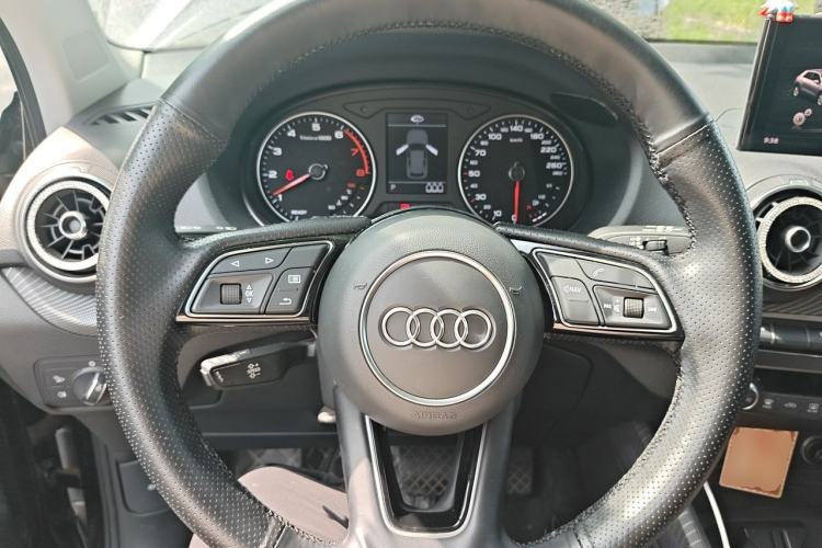 Used Audi Q2L 2020 35 TFSI Fashionable and Elegant Model Steering Wheel