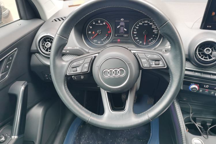 Used Audi Q2L 2020 35 TFSI Fashionable and Elegant Model Steering Wheel