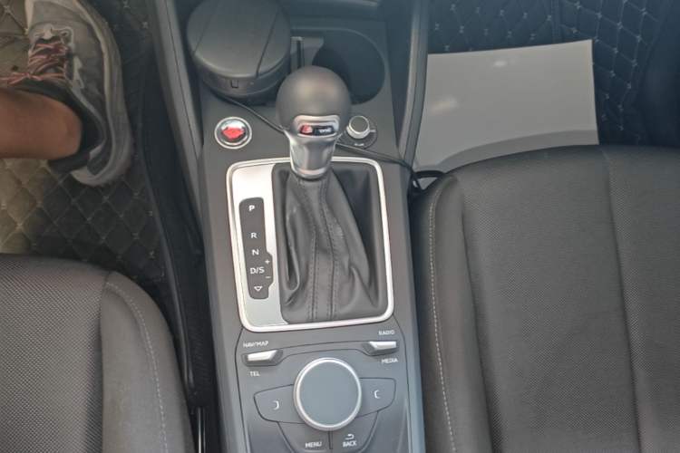 Used Audi Q2L 2020 35 TFSI Ambition Dynamic Edition Gear Lever