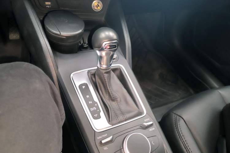 Used Audi Q2L 2020 35 TFSI Ambition Dynamic Edition Gear Lever