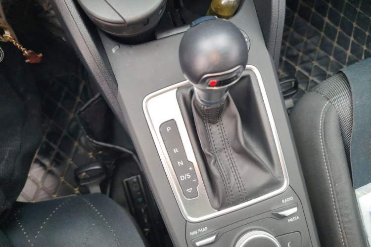 Used Audi Q2L 2020 35 TFSI Ambition Dynamic Edition Gear Lever