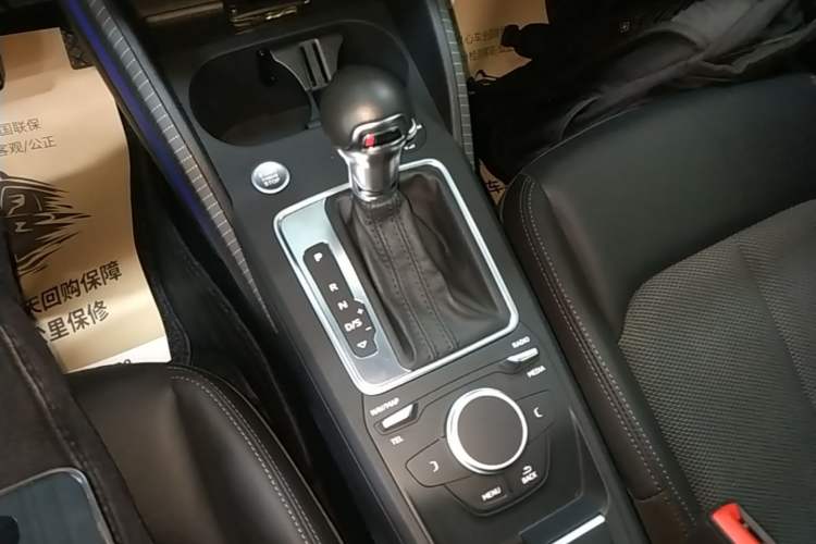 Used Audi Q2L 2020 35 TFSI Fashionable and Elegant Model Gear Lever