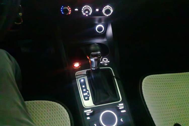 Used Audi Q2L 2020 35 TFSI Ambition Dynamic Edition Gear Lever