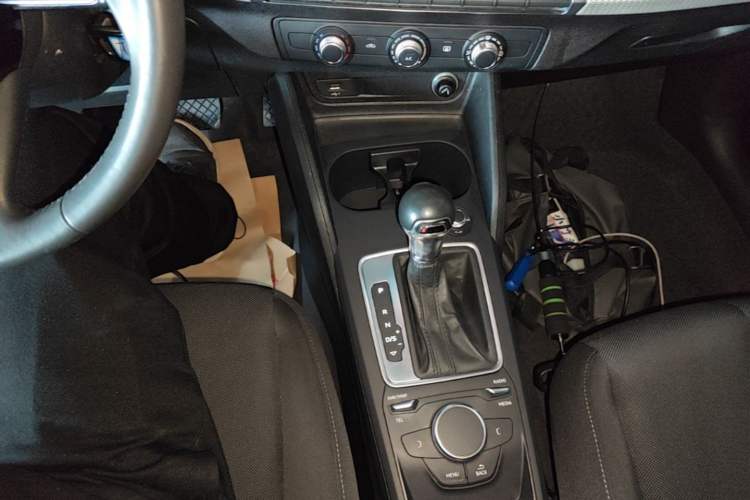 Used Audi Q2L 2020 35 TFSI Ambition Dynamic Edition Gear Lever