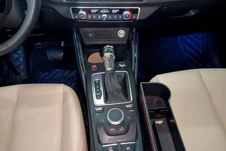 Used Audi Q2L 2020 35 TFSI Ambition Dynamic Edition Gear Lever