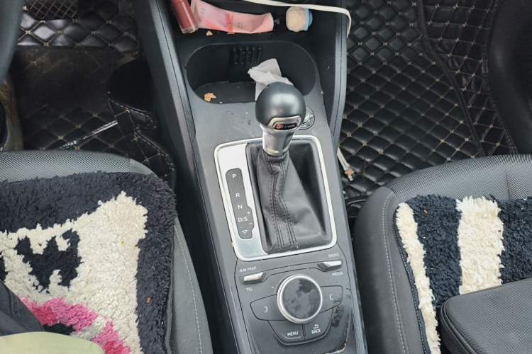 Used Audi Q2L 2020 35 TFSI Ambition Dynamic Edition Gear Lever