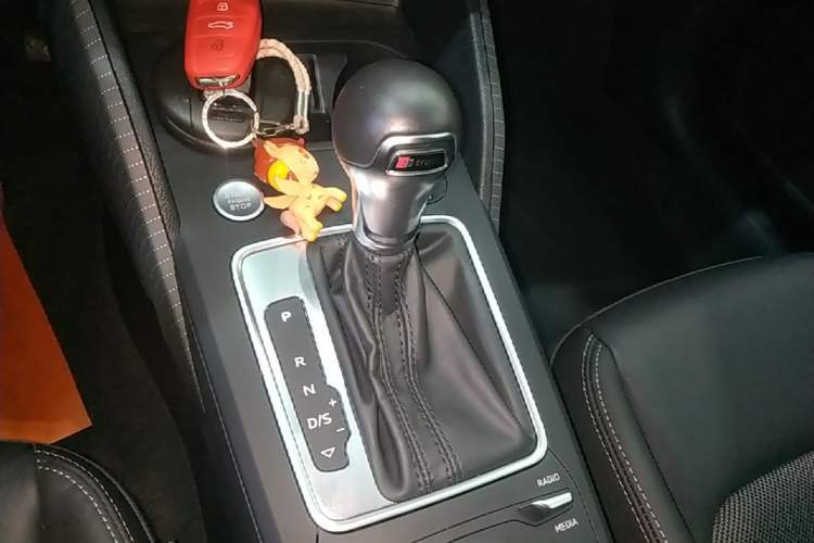 Used Audi Q2L 2020 35 TFSI Fashion Dynamic Model Gear Lever