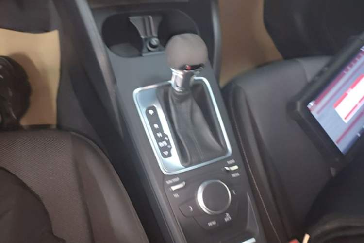 Used Audi Q2L 2020 35 TFSI Ambition Dynamic Edition Gear Lever