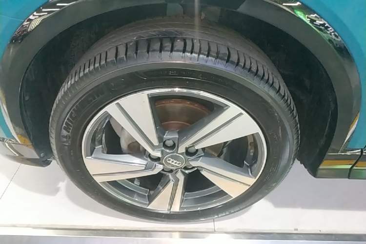 Used Audi Q2L 2020 35 TFSI Fashion Dynamic Model Left Front Wheel Hub