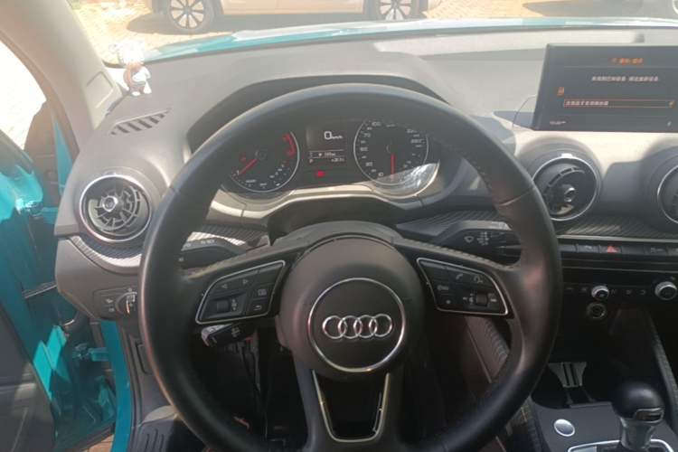 Used Audi Q2L 2020 35 TFSI Fashionable and Elegant Model Steering Wheel