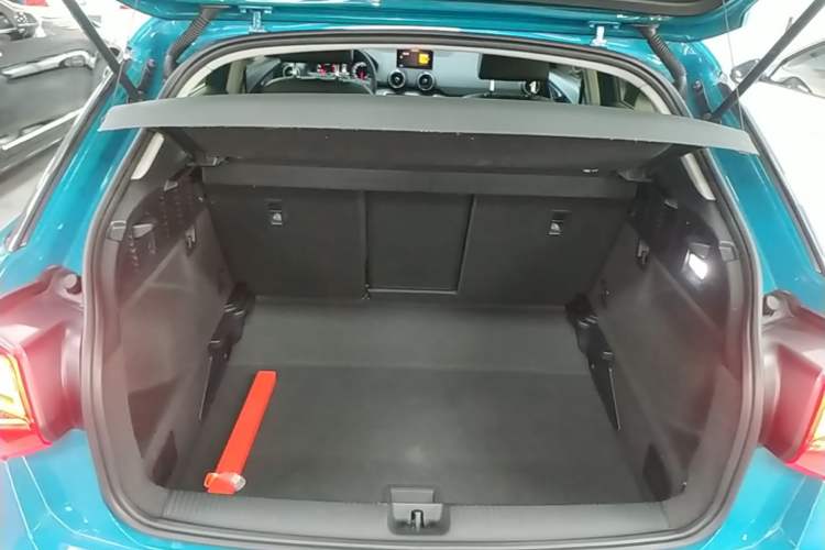Used Audi Q2L 2020 35 TFSI Fashionable and Elegant Model Trunk