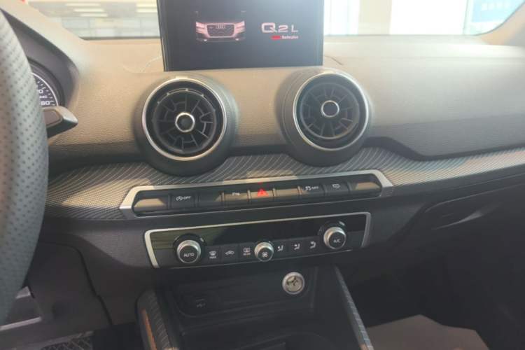 Used Audi Q2L 2020 35 TFSI Fashionable and Elegant Model Audio And AC Panel