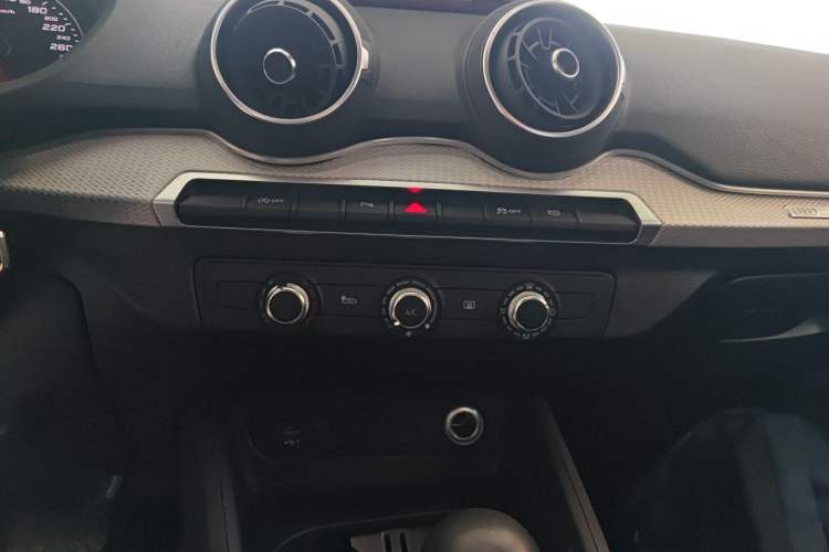 Used Audi Q2L 2020 35 TFSI Ambition Dynamic Edition Audio And AC Panel