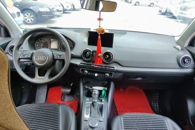 Used Audi Q2L 2020 35 TFSI Fashionable and Elegant Model Center Console