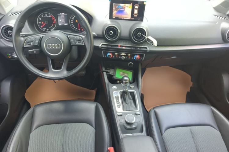 Used Audi Q2L 2020 35 TFSI Fashionable and Elegant Model Center Console