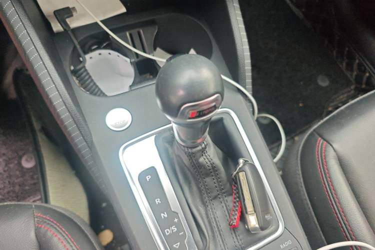 Used Audi Q2L 2020 35 TFSI Fashion Dynamic Model Gear Lever