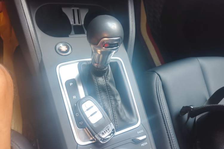 Used Audi Q2L 2020 35 TFSI Ambition Dynamic Edition Gear Lever