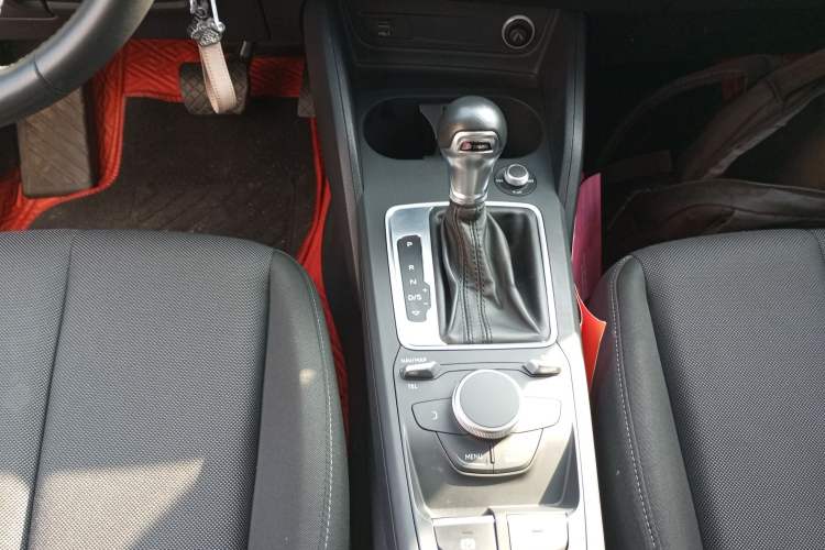 Used Audi Q2L 2020 35 TFSI Ambition Dynamic Edition Gear Lever
