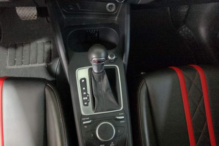 Used Audi Q2L 2020 35 TFSI Ambition Dynamic Edition Gear Lever