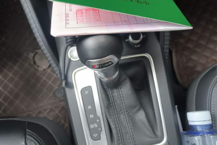Used Audi Q2L 2020 35 TFSI Fashionable and Elegant Model Gear Lever