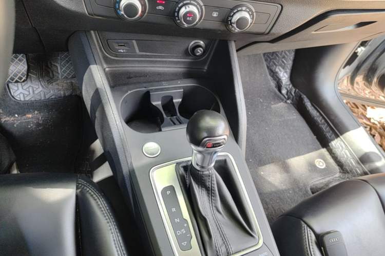 Used Audi Q2L 2020 35 TFSI Ambition Dynamic Edition Gear Lever