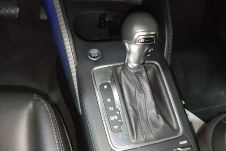 Used Audi Q2L 2020 35 TFSI Fashionable and Elegant Model Gear Lever