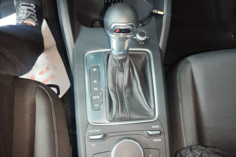 Used Audi Q2L 2020 35 TFSI Ambition Dynamic Edition Gear Lever