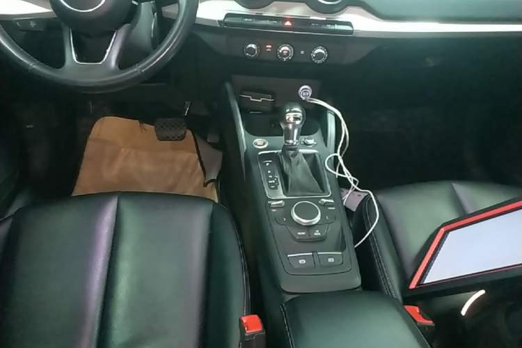 Used Audi Q2L 2020 35 TFSI Ambition Dynamic Edition Gear Lever