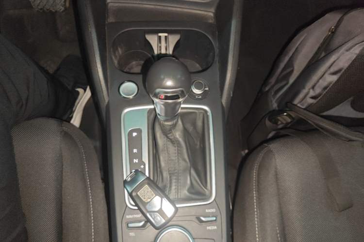 Used Audi Q2L 2020 35 TFSI Ambition Dynamic Edition Gear Lever