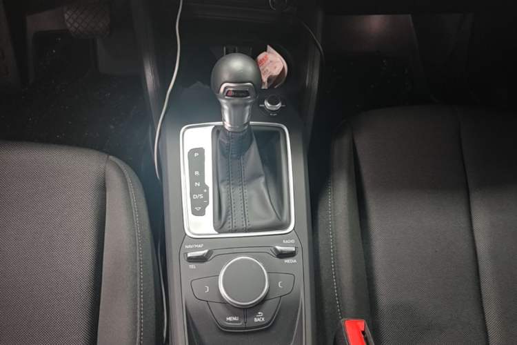 Used Audi Q2L 2020 35 TFSI Ambition Dynamic Edition Gear Lever