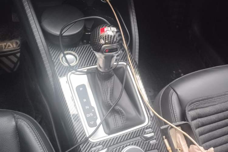 Used Audi Q2L 2020 35 TFSI Fashionable and Elegant Model Gear Lever