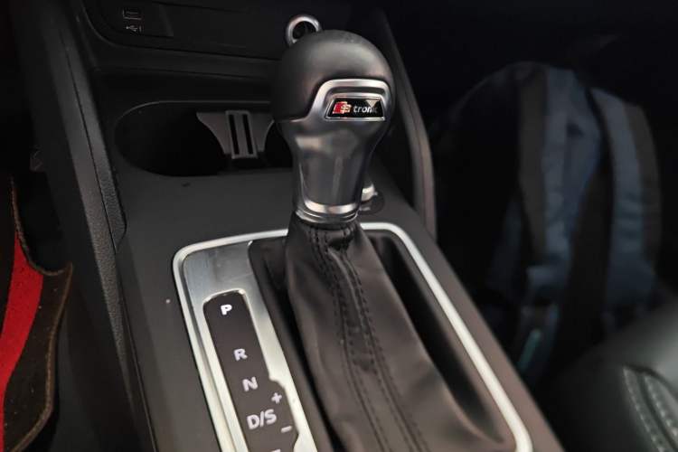 Used Audi Q2L 2020 35 TFSI Ambition Dynamic Edition Gear Lever